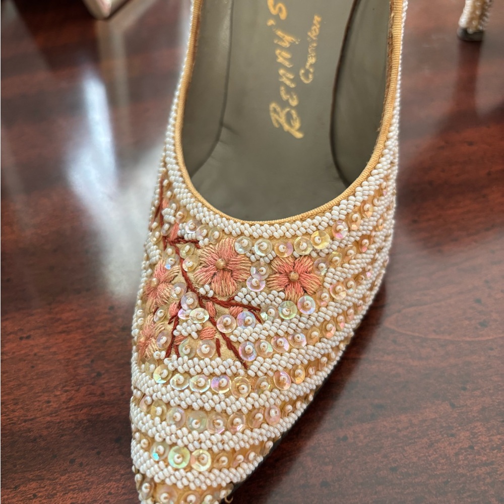 Vintage Women's Embroidered Cream Heels